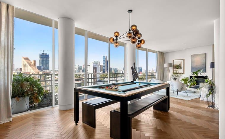 A penthouse hosted on GÜÜR